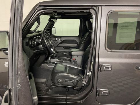 Used 2020 Jeep Wrangler Unlimited Sahara image 18