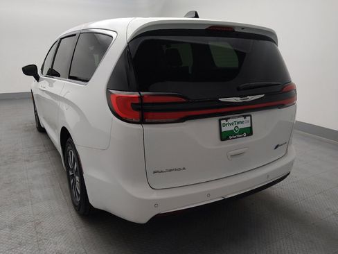 Used 2024 Chrysler Pacifica Limited FWD image 6