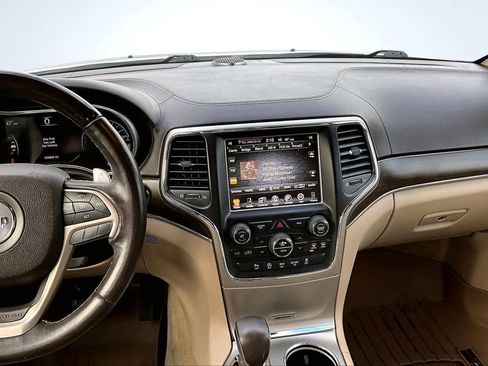 Used 2017 Jeep Grand Cherokee Overland image 16