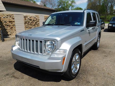 Used 2012 Jeep Liberty Sport image 3