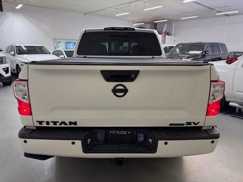 Used 2019 Nissan Titan SV w/ SV Convenience Package RWD image 4