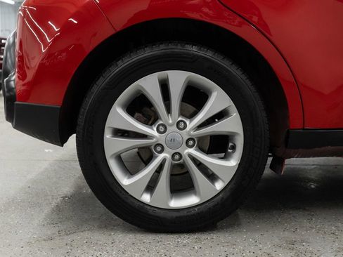 Used 2016 Kia Soul + image 28