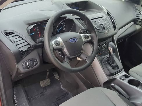 Used 2016 Ford Escape SE image 2