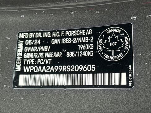 Used 2024 Porsche 911 Carrera w/ Premium Package image 33