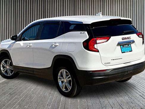 Used 2022 GMC Terrain SLE image 2