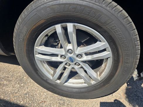Used 2021 Ford Explorer XLT w/ Equipment Group 202A AWD/4WD image 18