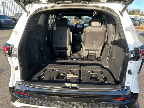 Used 2023 Toyota Sienna XSE image 34