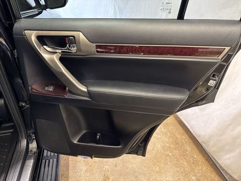 Used 2018 Lexus GX 460 Premium w/ Premium Package AWD/4WD image 29
