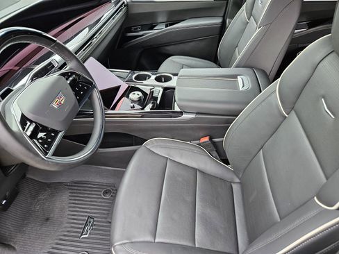 Certified 2025 Cadillac Escalade Sport w/ LPO, Floor Liner Package image 15