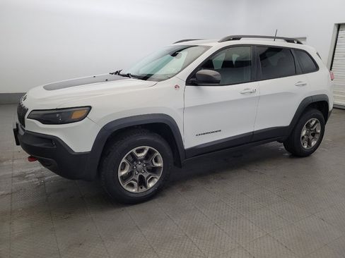 Used 2019 Jeep Cherokee Trailhawk AWD/4WD image 2