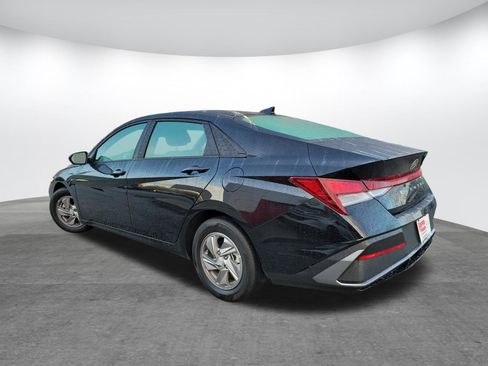 Used 2024 Hyundai Elantra SE image 7