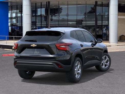 New 2026 Chevrolet Trax LS w/ LS Convenience Package FWD image 4
