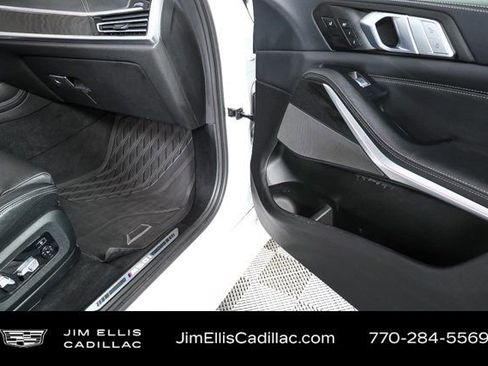 Used 2022 BMW X7 M50i image 25