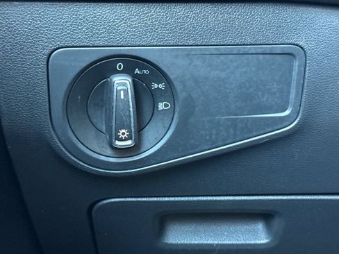 Used 2023 Volkswagen Tiguan SE image 31