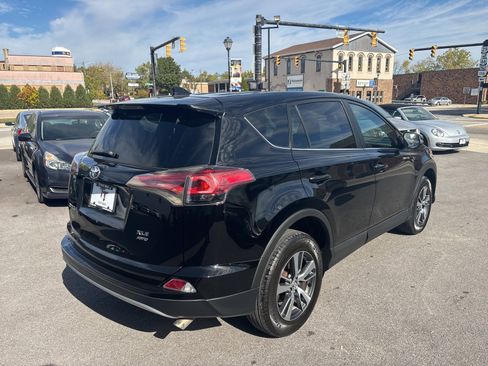 Used 2018 Toyota RAV4 XLE image 5