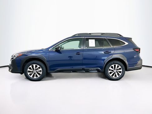 Used 2025 Subaru Outback Premium AWD/4WD image 4