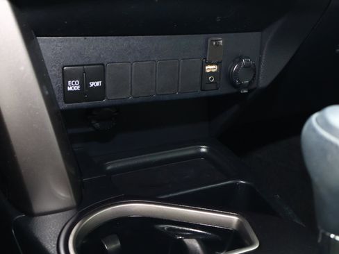 Used 2017 Toyota RAV4 XLE image 26