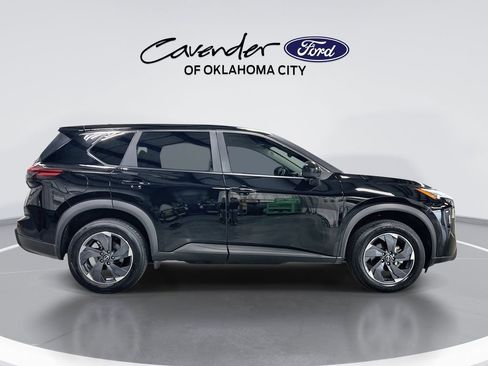 Used 2025 Nissan Rogue SV FWD image 9