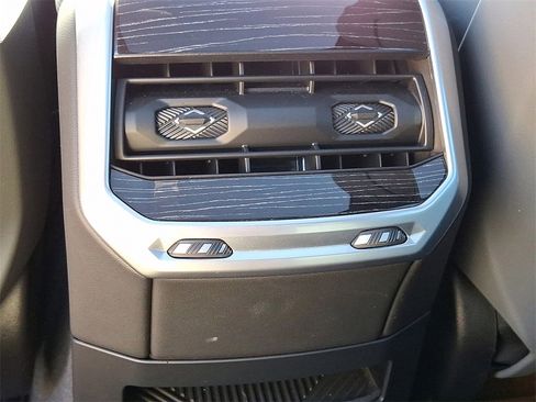 Used 2025 BMW 740i xDrive image 11