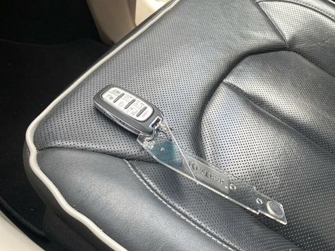 Used 2023 Chrysler Pacifica Limited FWD image 34
