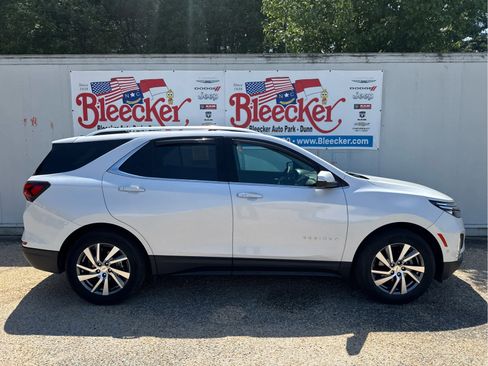 Used 2023 Chevrolet Equinox Premier AWD/4WD image 2