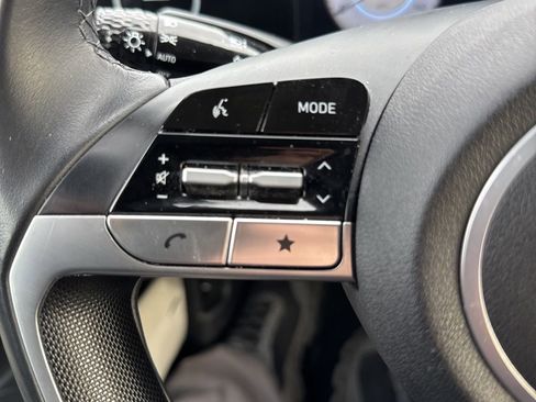 Used 2024 Hyundai Elantra Limited image 19