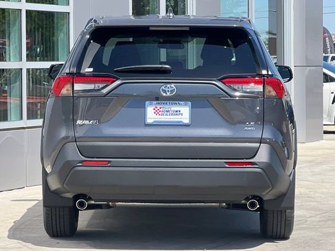 Used 2025 Toyota RAV4 LE AWD/4WD image 5