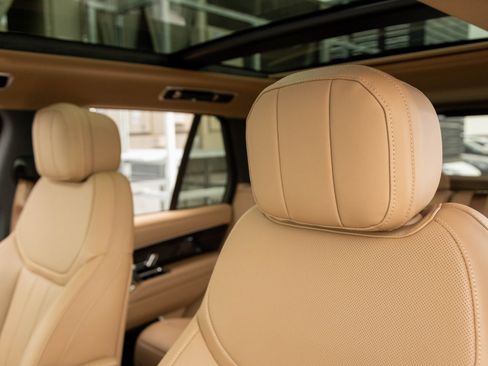 Used 2025 Land Rover Range Rover SE image 22