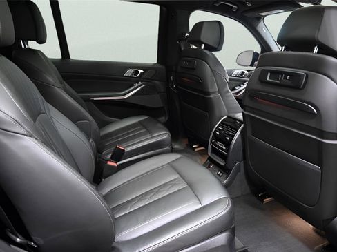 Used 2022 BMW X7 M50i w/ Dynamic Handling Package AWD/4WD image 22