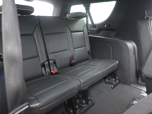 Used 2023 Chevrolet Suburban Premier image 23