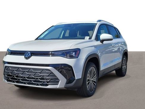 New 2026 Volkswagen Taos SE FWD image 2
