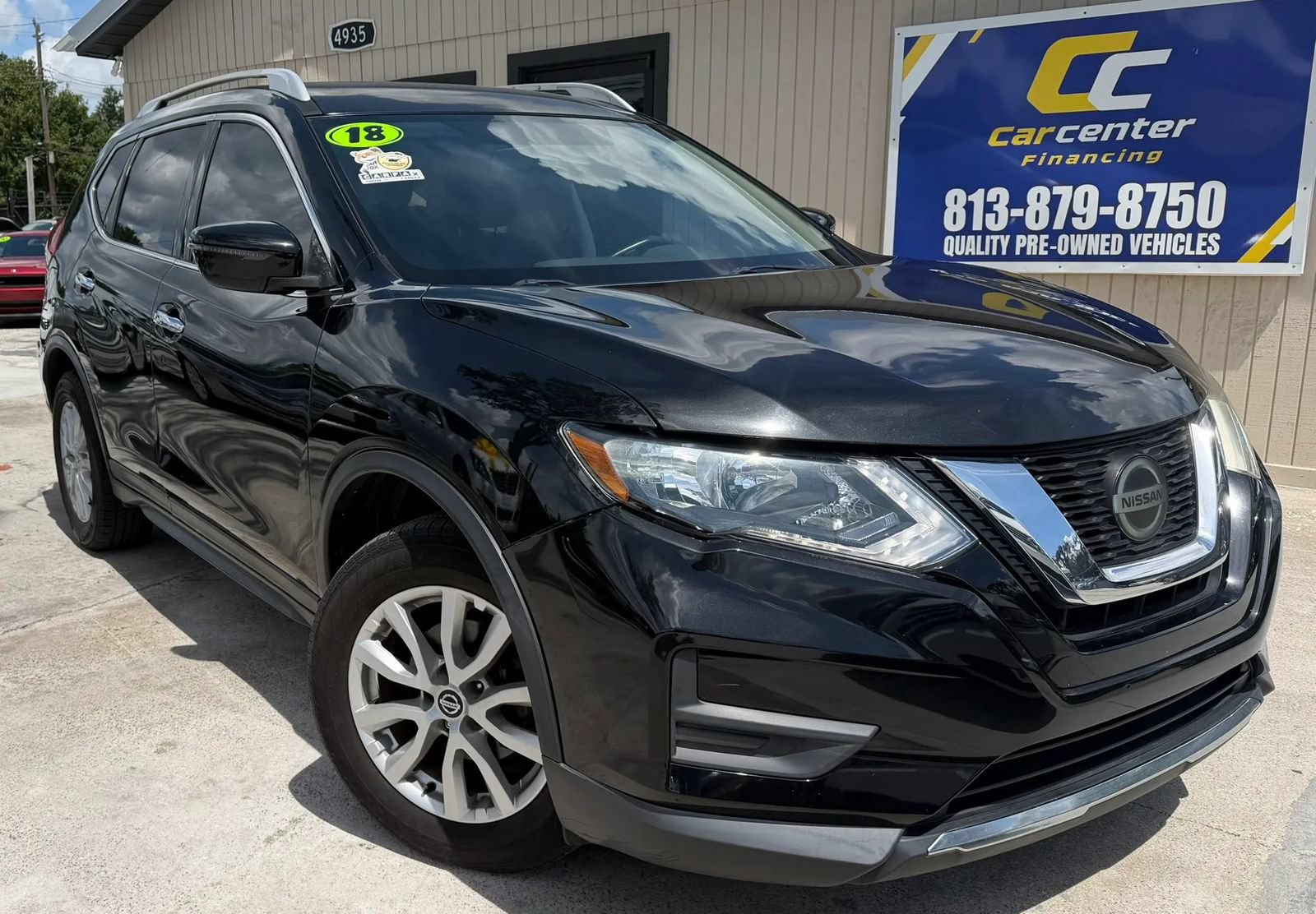 Used 2018 Nissan Rogue SV FWD image 1