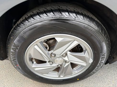 Used 2024 Hyundai Elantra SE FWD image 17