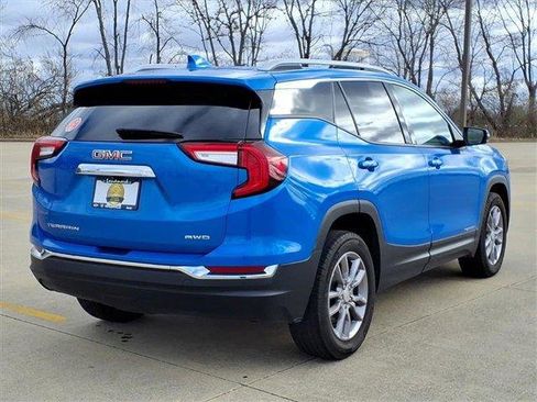 Used 2024 GMC Terrain SLT image 4
