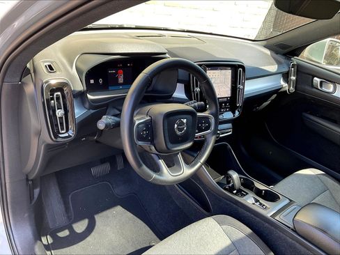 Used 2025 Volvo XC40 B5 Core AWD/4WD image 14