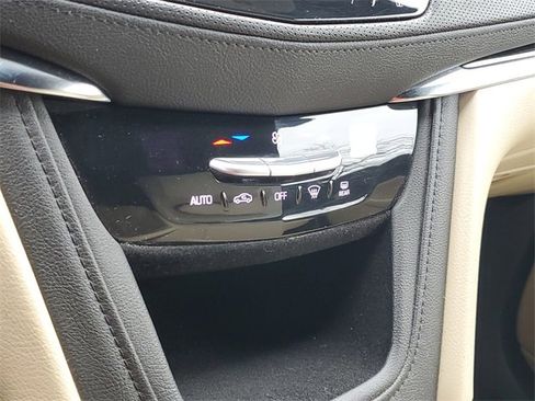 Used 2018 Cadillac XT5 FWD image 26