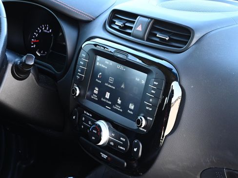 Used 2018 Kia Soul ! w/ Tech Package image 27