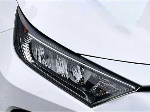 Used 2021 Toyota RAV4 XLE w/ Convenience Package FWD image 27