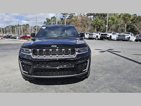 New 2026 Jeep Grand Cherokee L Limited w/ Luxury Tech Group II RWD image 39