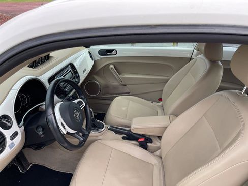 Used 2013 Volkswagen Beetle TDI image 10