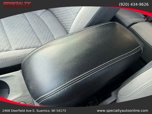 Used 2022 Ford Escape SE w/ Cold Weather Package image 32