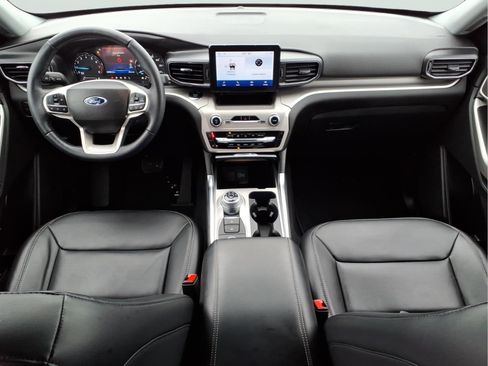 Certified 2022 Ford Explorer XLT w/ Equipment Group 202A image 10