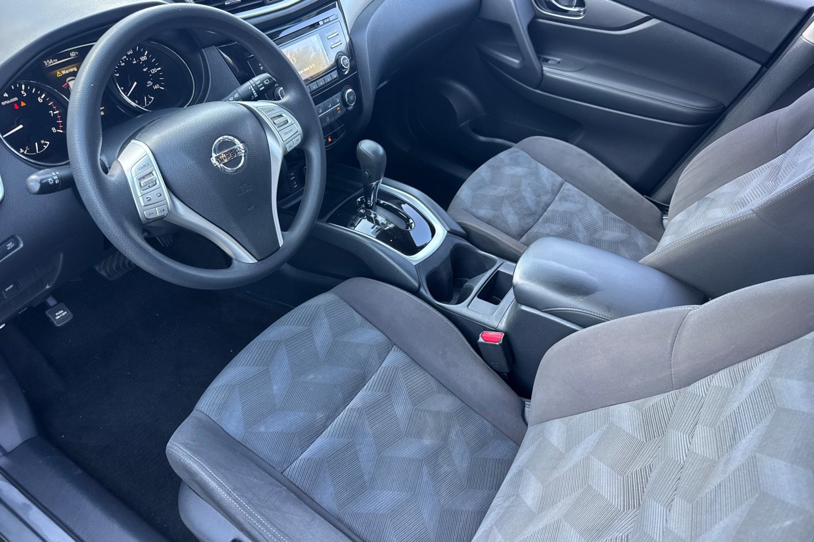Used 2016 Nissan Rogue S FWD image 13