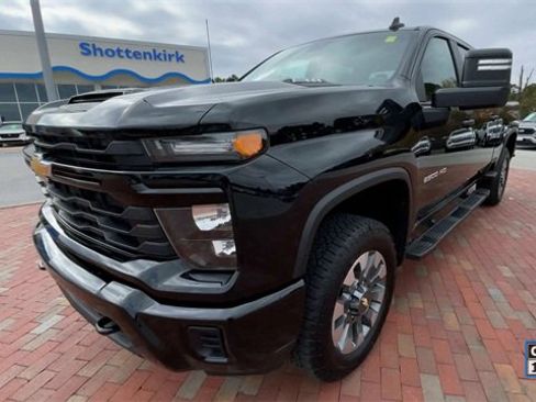 Used 2025 Chevrolet Silverado 2500 Custom w/ Custom Convenience Package image 5