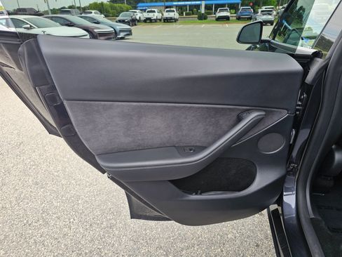 Used 2024 Tesla Model Y Long Range AWD/4WD image 21