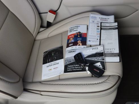 Used 2023 GMC Yukon XL Denali w/ Denali Reserve Package image 27