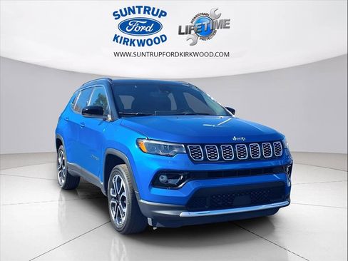Used 2022 Jeep Compass Limited image 1