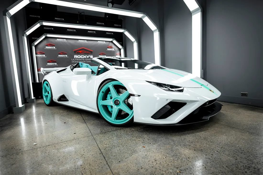 Used 2022 Lamborghini Huracan EVO RWD image 3