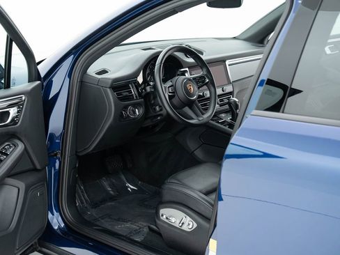 Used 2024 Porsche Macan w/ Premium Plus Package image 27