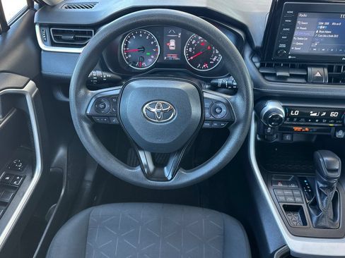 Used 2021 Toyota RAV4 XLE AWD/4WD image 20